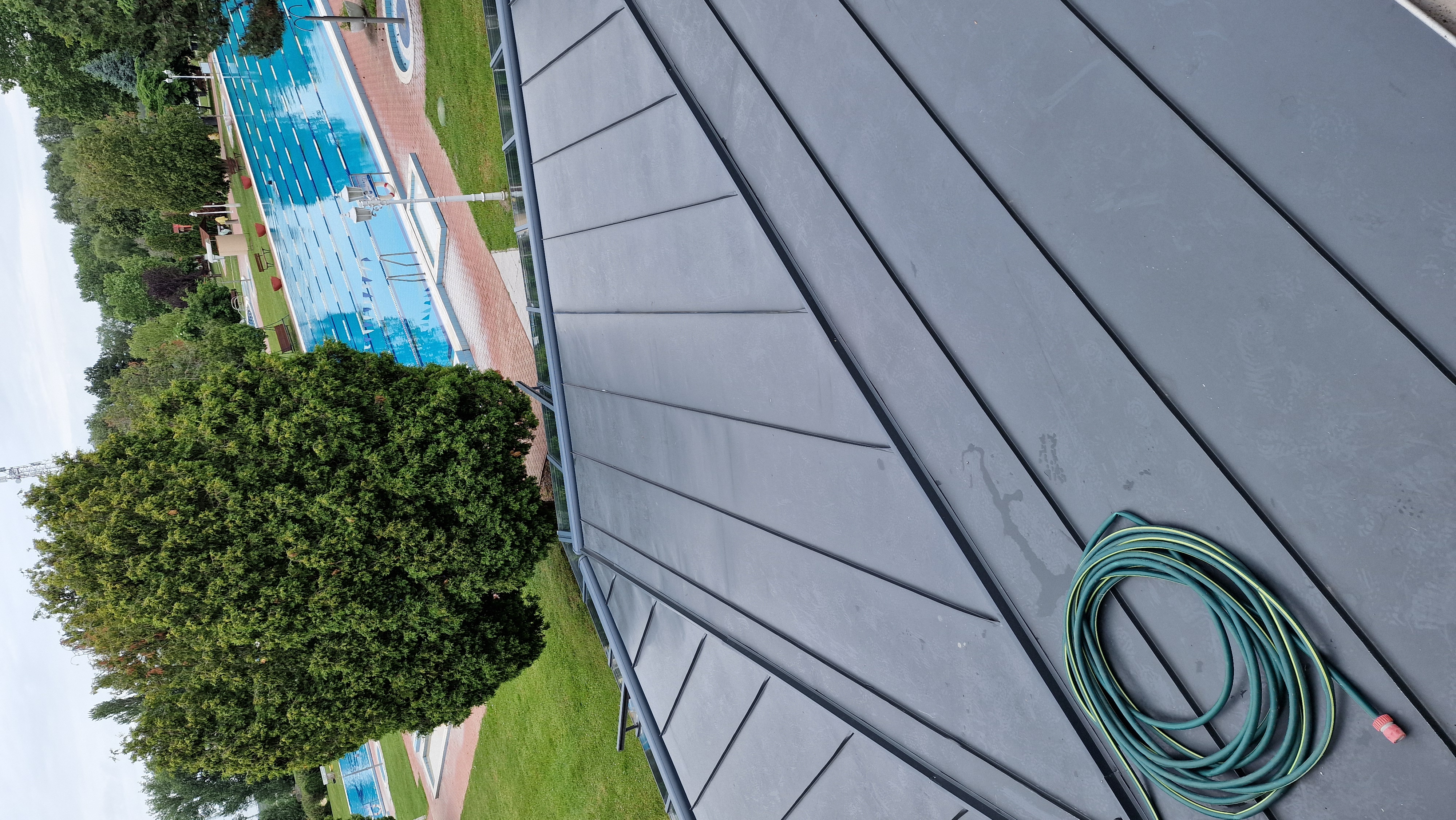 Moha és zuzmó eltávolítás tetőről